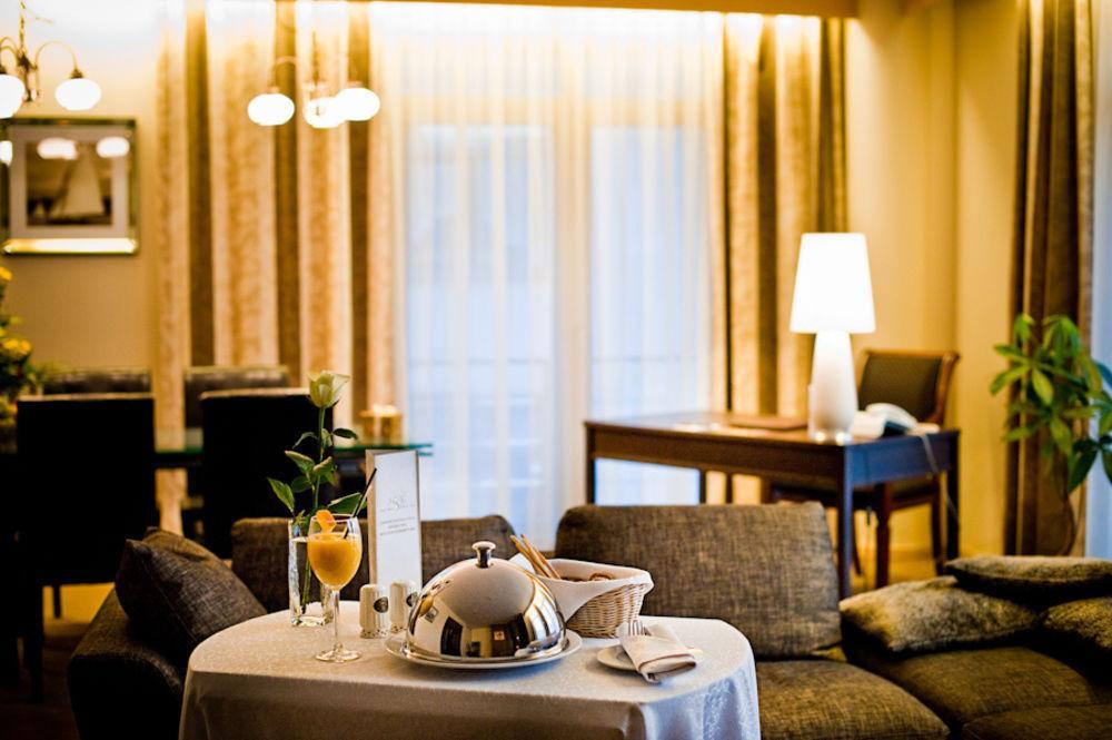 Royal Square Hotel & Suites Riga Ruang foto