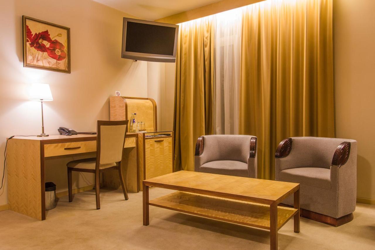 Royal Square Hotel & Suites Riga Bagian luar foto